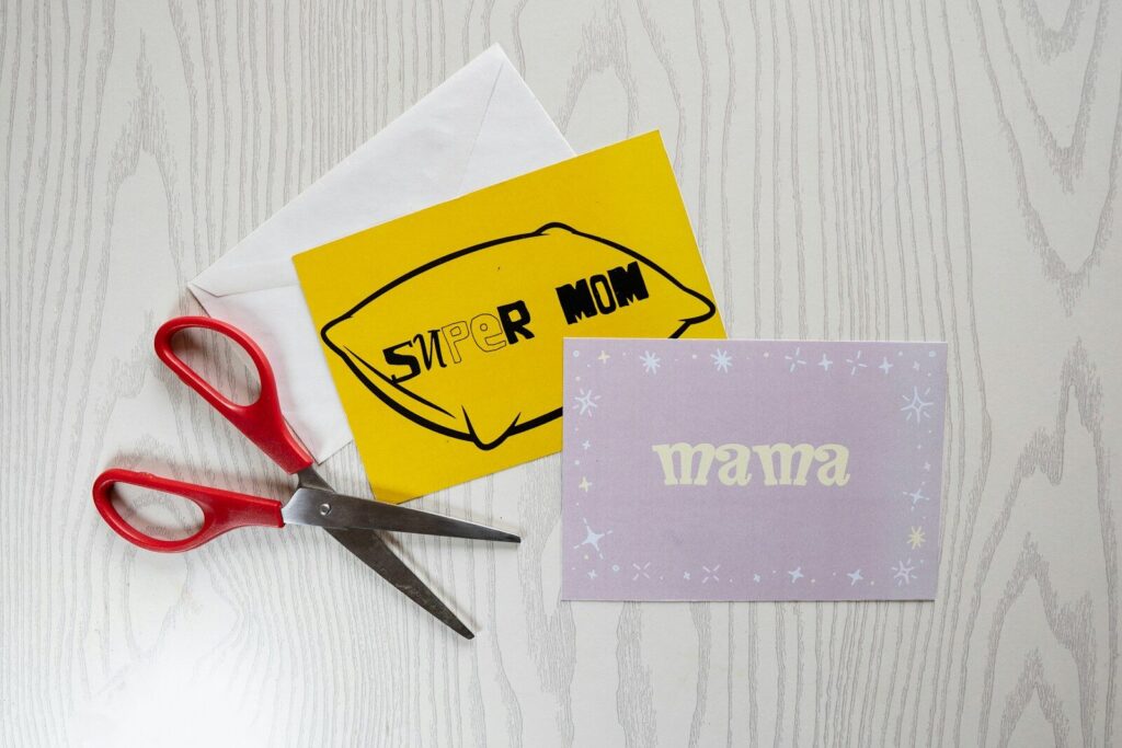 Digital Gift Cards vs. Physical Cards: A Practical Comparison